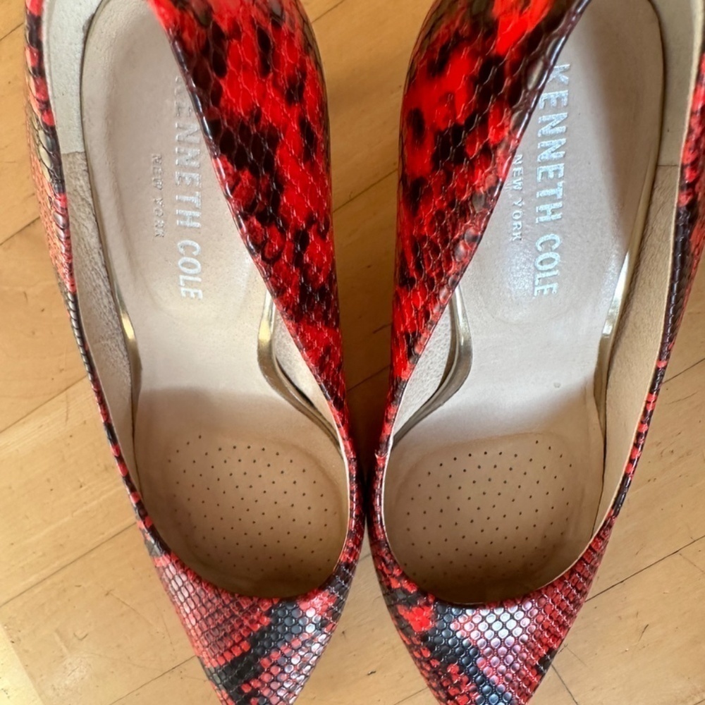 LIke New Kenneth Cole Riley Red Snakeskin pumps, 7.5. G966 - Picture 5 of 8
